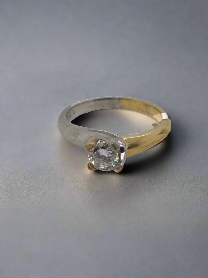 18CT TWO TONE SOLITAIRE DIAMOND RING