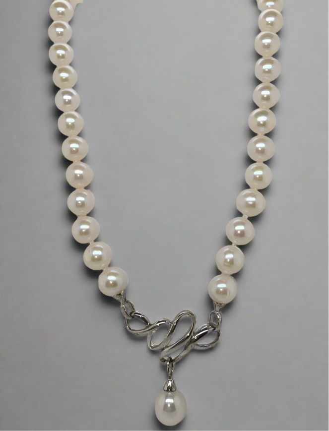 STERLING SILVER & WHITE FRESHWATER PEARL NECKLACE