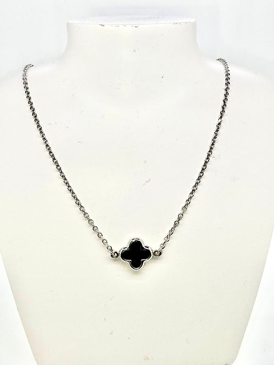 9CT WHITE GOLD IMPORTED 43CM TRACE CHAIN WITH ONYX CLOVER NECKLACE