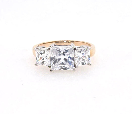 9CT YELLOLW GOLD 3 STONE CLAW SET PRINSESS CUT CUBIC ZIRCONIA RING