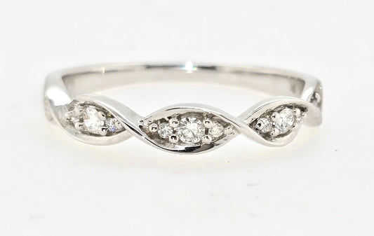 9CT WHITE GOLD DIAMOND RING