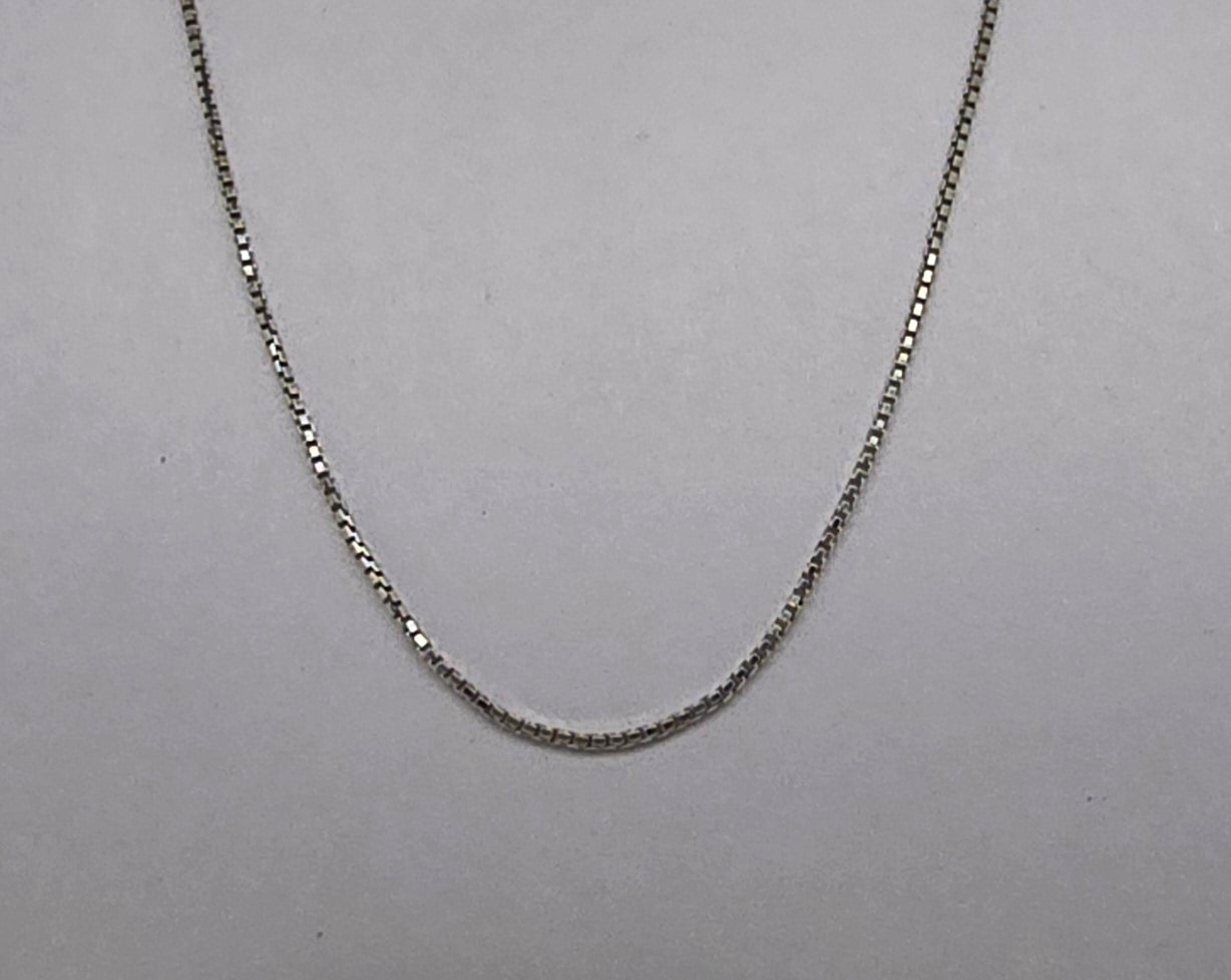 18CT WHITE GOLD IMPORTED 50CM BOX CHAIN 2.89G