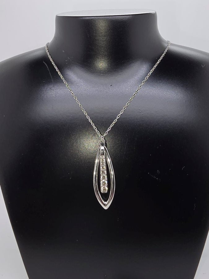 10CT WHITE GOLD FANCY DIAMOND PENDANT WITH CHAIN