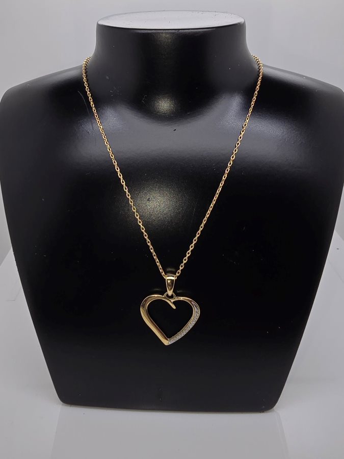 9CT YELLOW GOLD DIAMOND OPEN HEART PENDANT