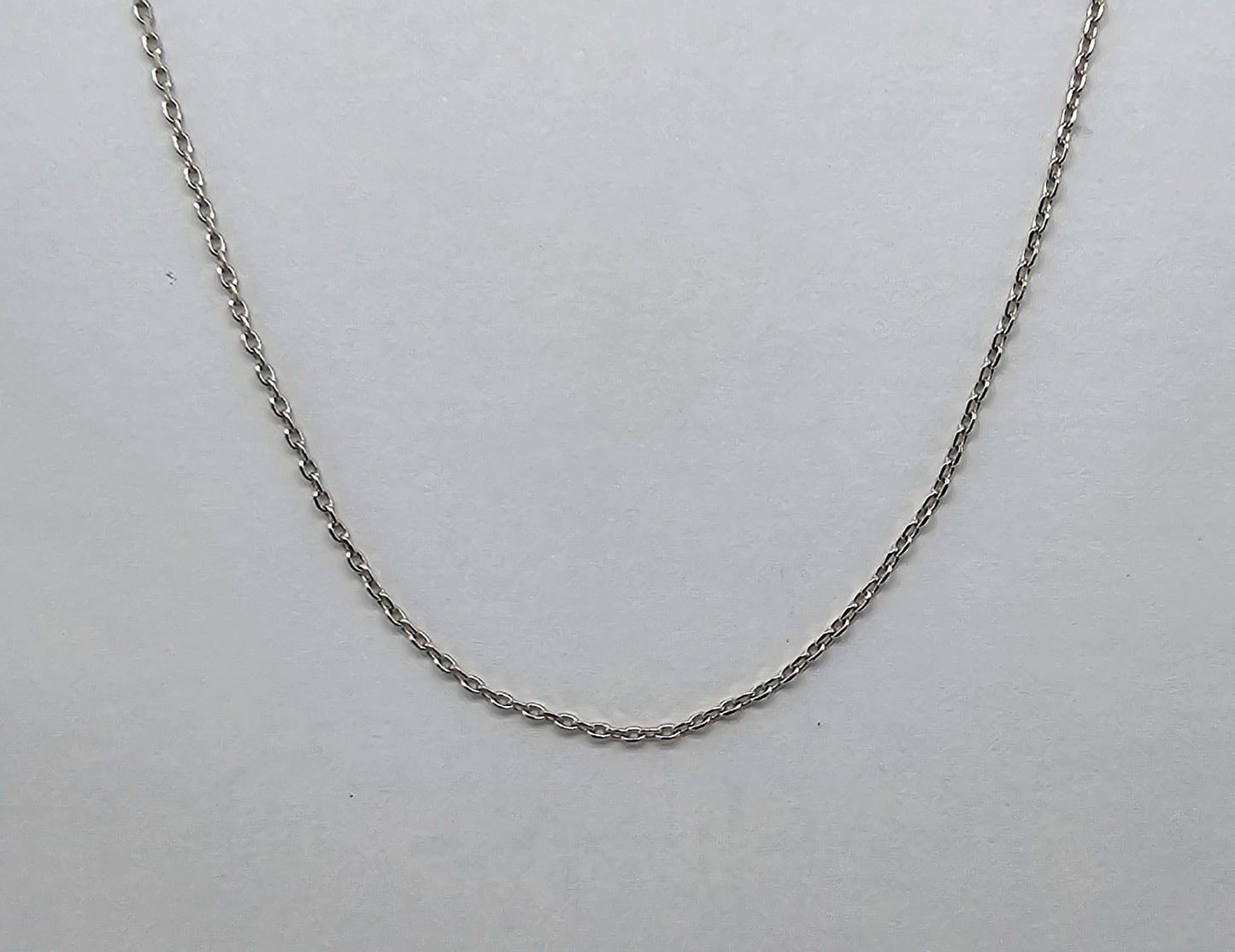 18CT WHITE GOLD ITALIAN SOLID OVAL LINK 45CM CHAIN 1.35GRAMS.