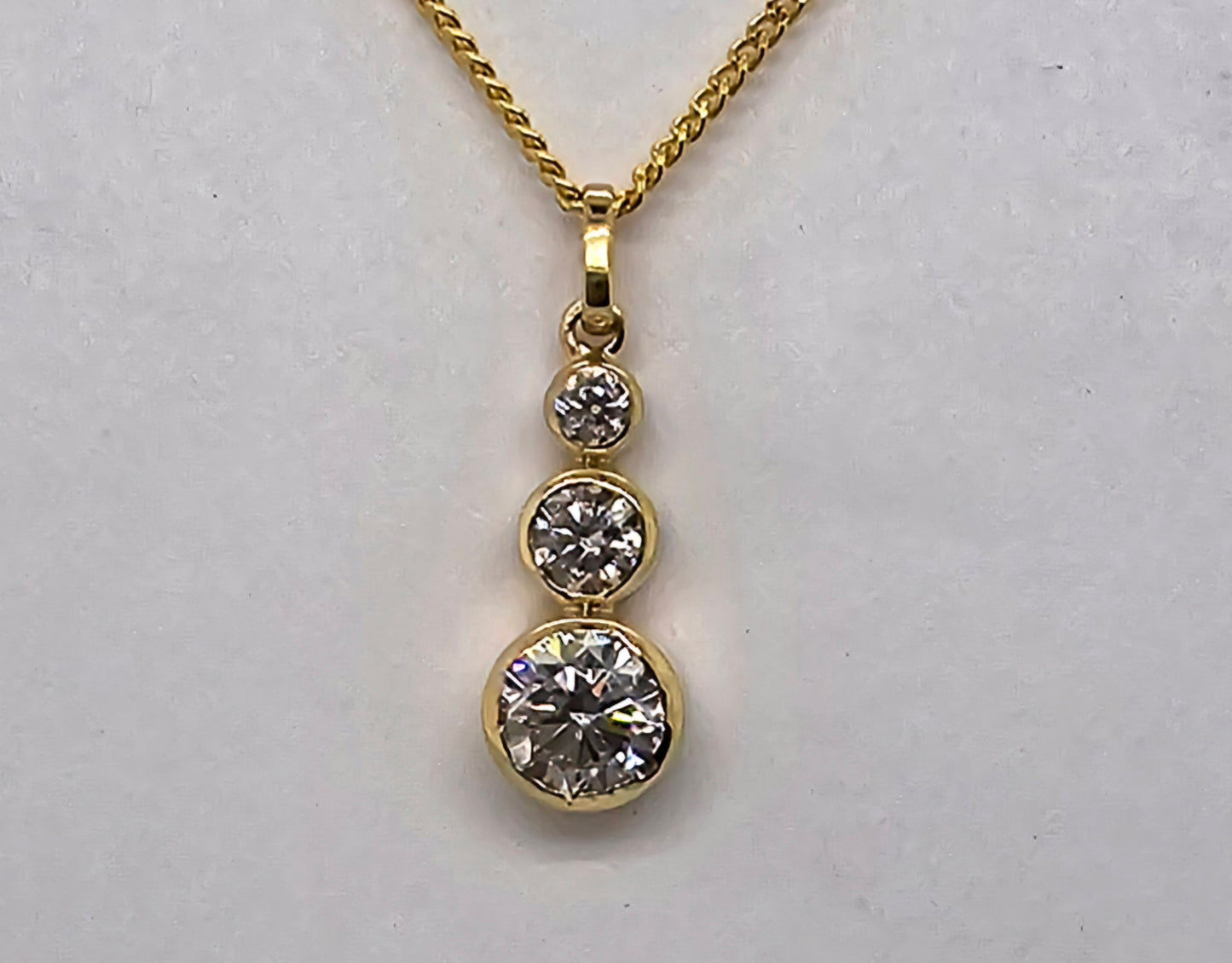 9CT YELLOW GOLD BEZEL SET 3 X ROUND CUBIC ZIRCONIA PENDANT