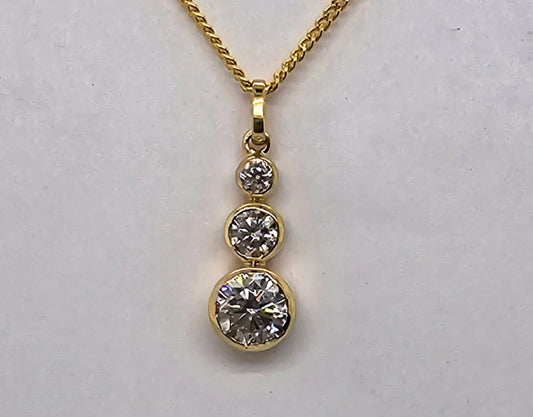 9CT YELLOW GOLD BEZEL SET 3 X ROUND CUBIC ZIRCONIA PENDANT