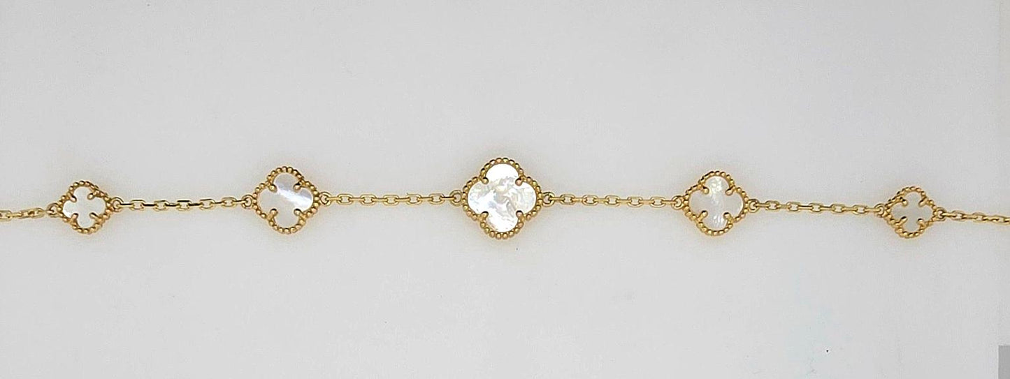9CT YELLOW GOLD IMPORTED 19CM FANCY MOTHER OF PEARL 5 CLOVER BRACELET.
