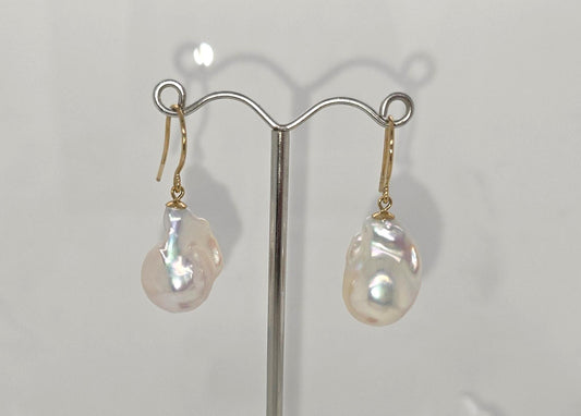9CT YELLOW GOLD CULTURED FRESHWATER PEARL HOOK EARRINGS