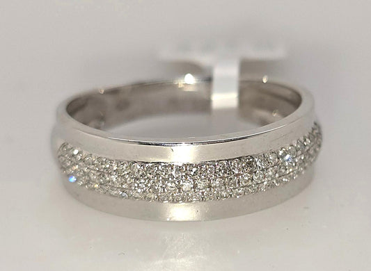 9CT WHITE GOLD DIAMOND RING