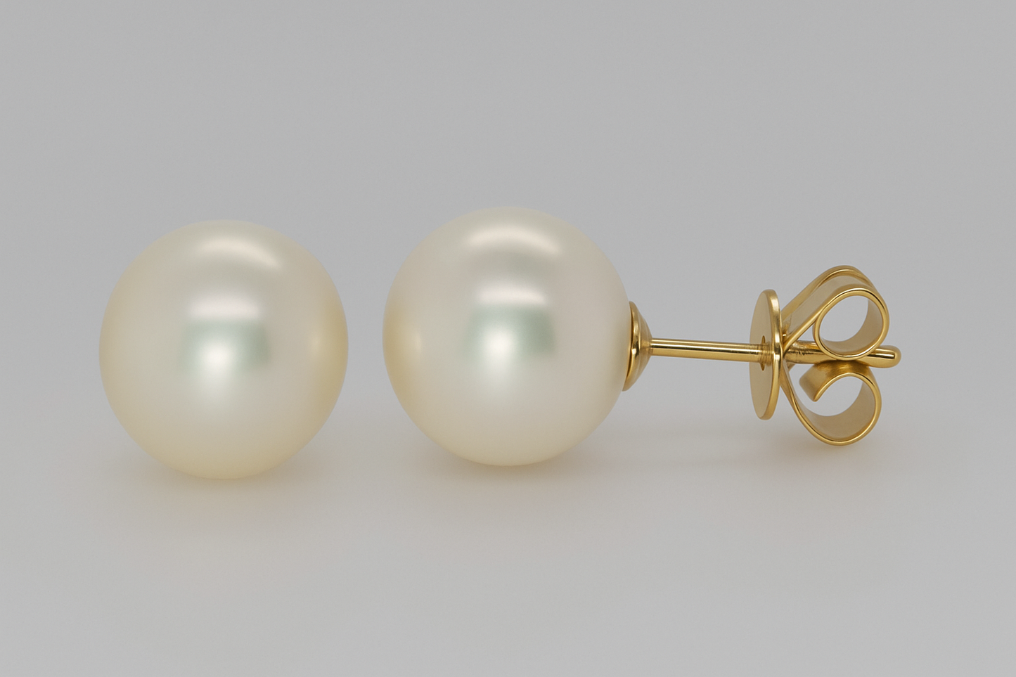 9CT YELLOW GOLD WHITE FRESHWATER PEARL STUDS