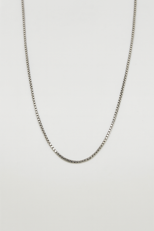 18CT WHITE GOLD IMPORTED 50CM BOX CHAIN 2.89G