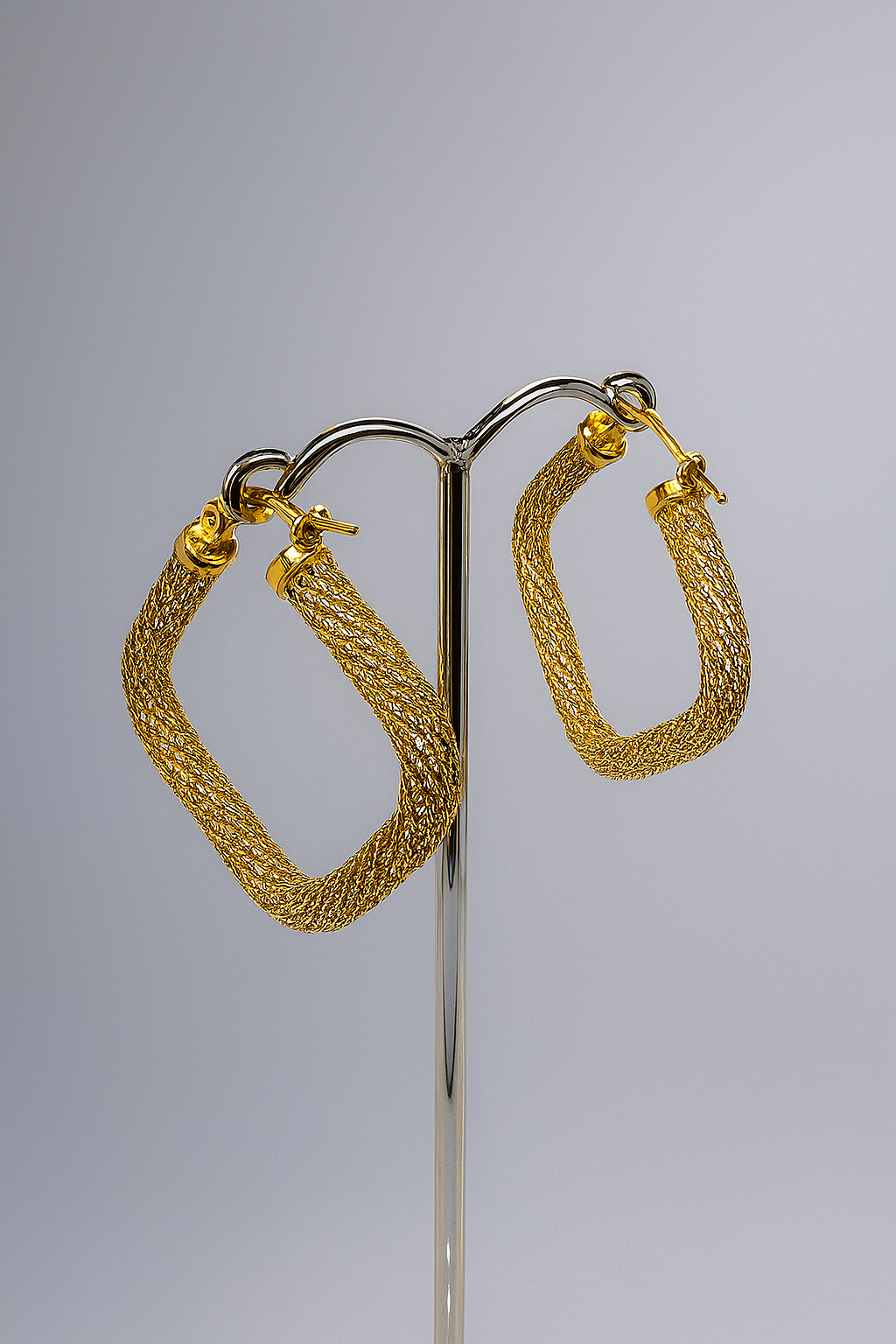 18CT YELLOW GOLD ITALIAN FANCY MESH HOOP EARRINGS 5.2GRAMS