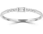 9CT WHITE GOLD BAGUETTE AND ROUND DIAMOND RING.