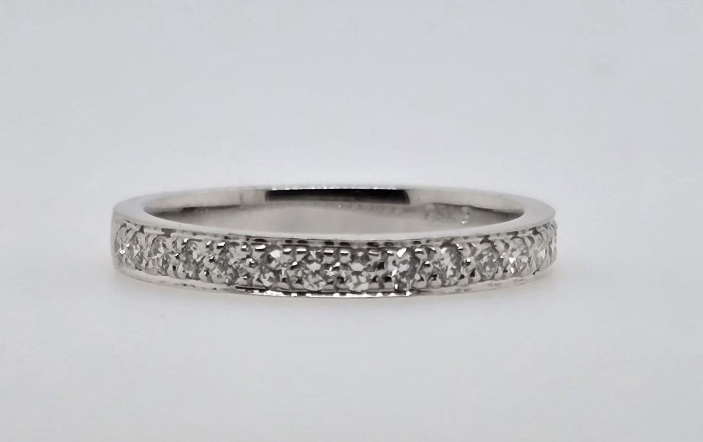 18CT WHITE GOLD GRAIN SET DIAMOND RING