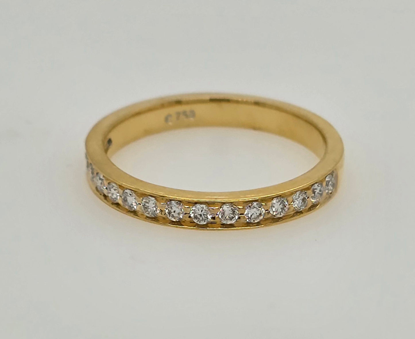 18CT YELLOW GOLD GRAIN SET DIAMOND RING