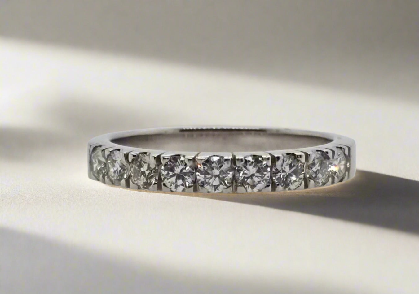 18CT WHITE GOLD DIAMOND RING