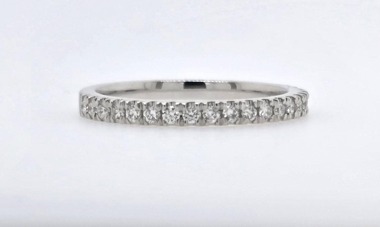 18CT WHITE GOLD CLAW SET DIAMOND RING