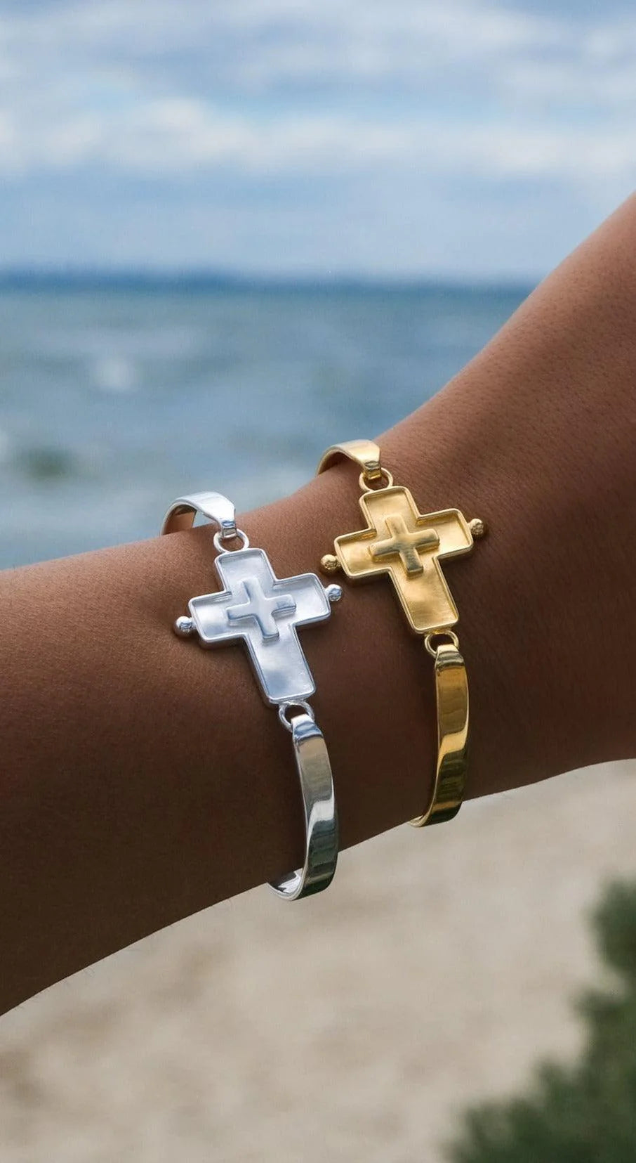 SUE SENSI COUNT THE STARS CROSS BANGLE