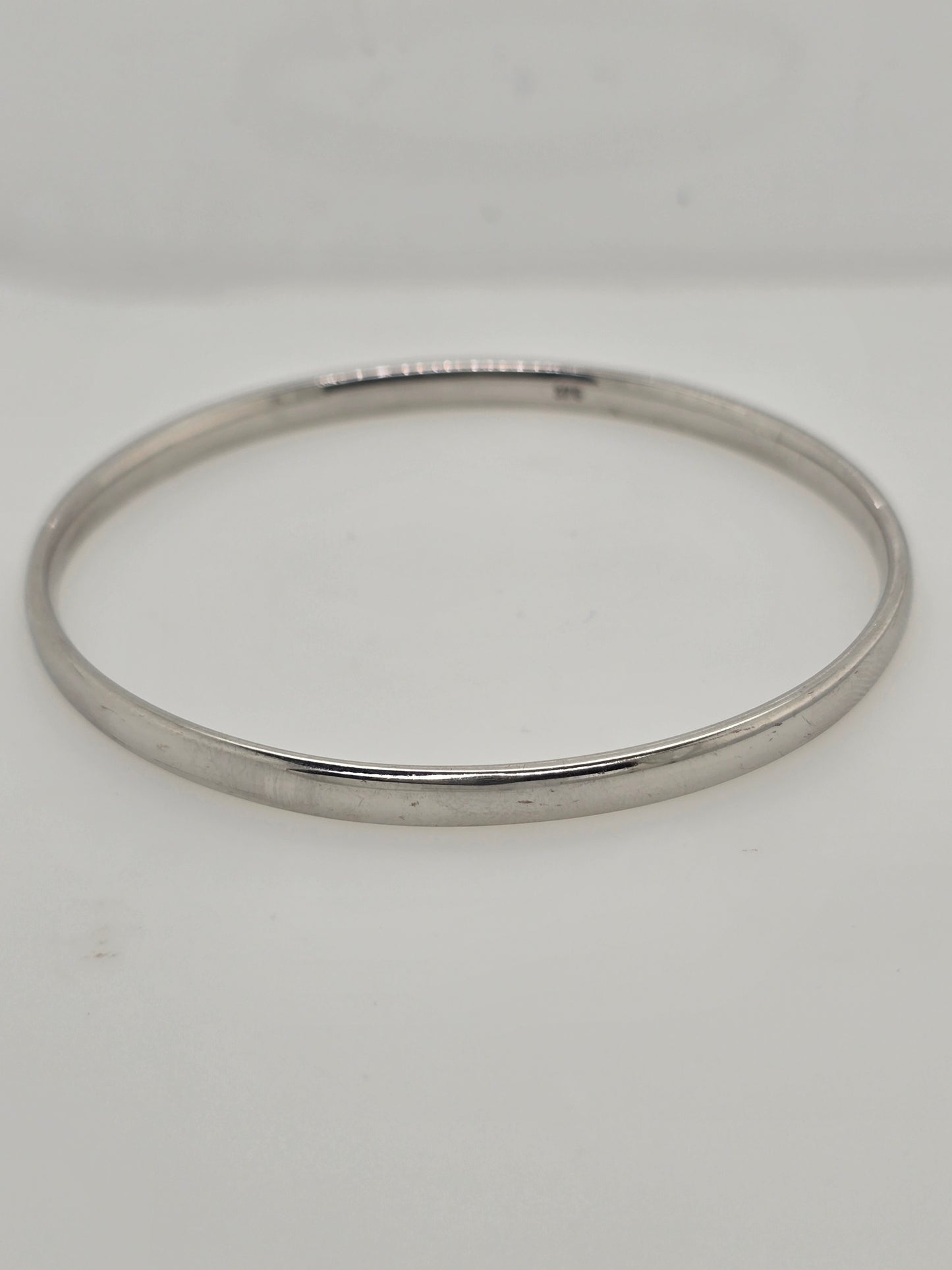 9CT WHITE GOLD 5X65MM 24.9GRAM OVAL FIT BANGLE