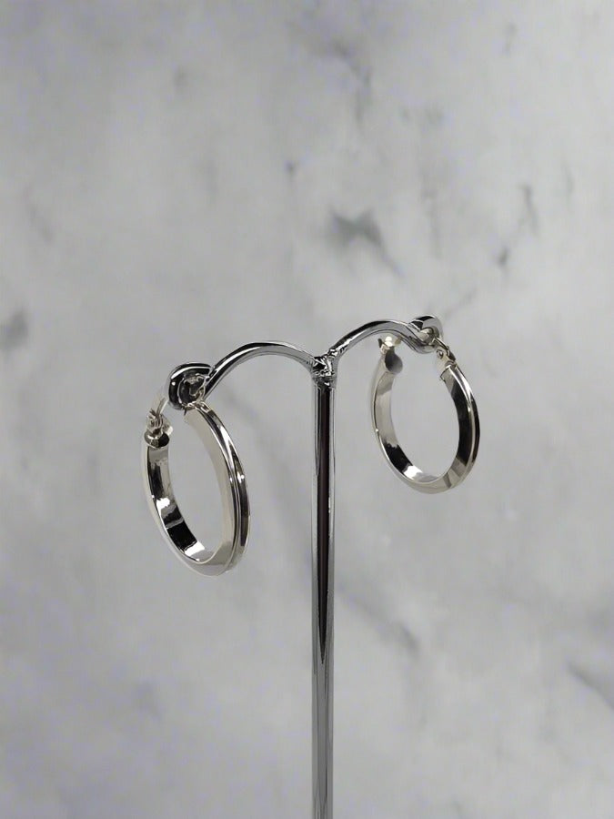 18CT WHITE GOLD ITALIAN IMPORTED PATTERN EDGE HOOP EARRINGS