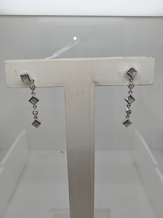 18CT WHITE GOLD DIAMOND DROP EARRINGS