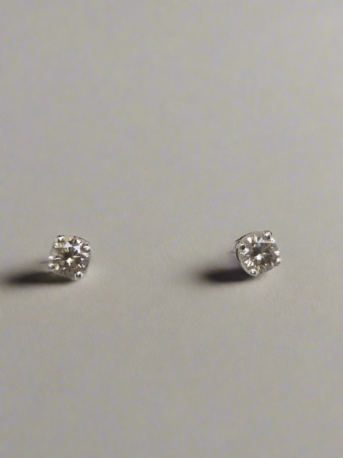 18CT WHITE GOLD DIAMOND STUDS