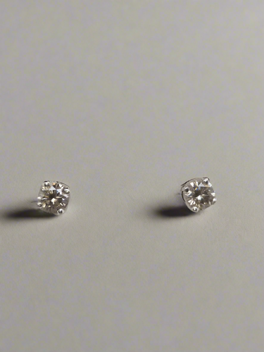 18CT WHITE GOLD DIAMOND STUDS