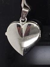 9CT WHITEGOLD PLAIN HEART LOCKET