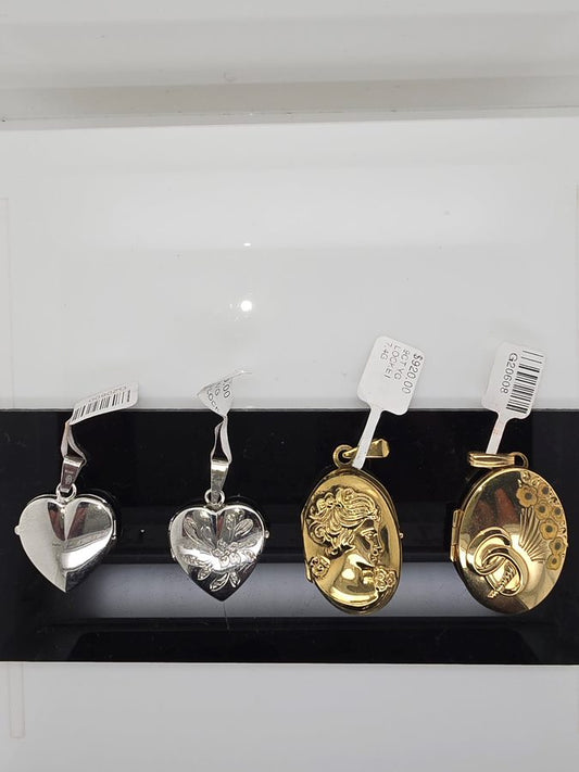 9CT WHITE GOLD ENGRAVED HEART LOCKET