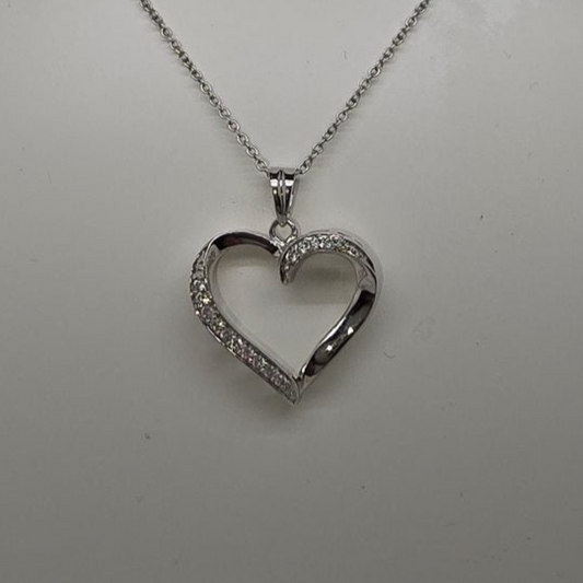 18CT WHITE GOLD DIAMOND HEART PENDANT