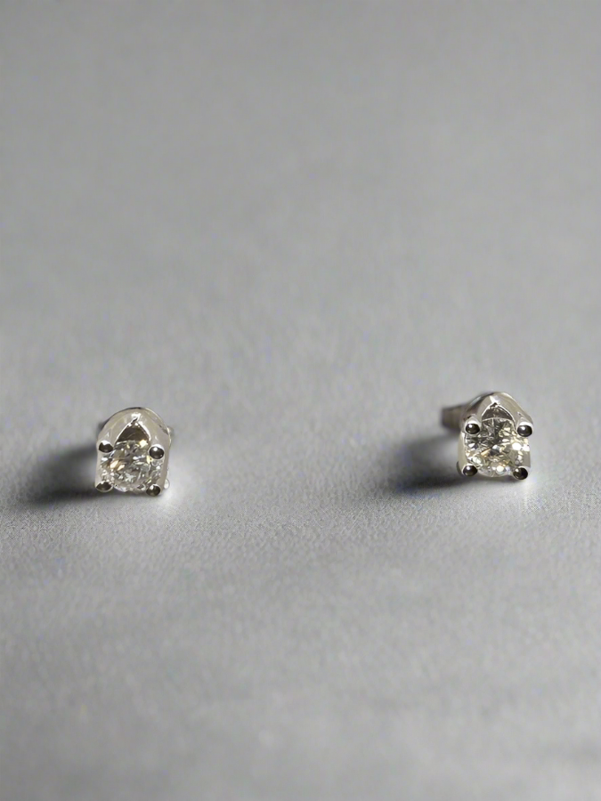 10CT WHITE GOLD 4 CLAW SET DIAMOND STUDS