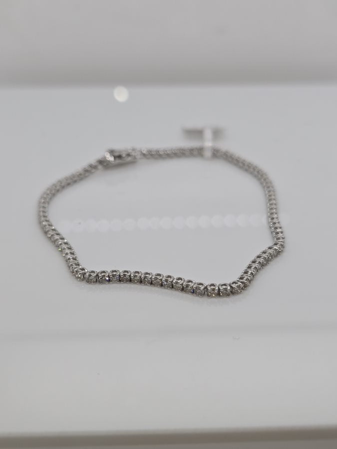 18CT WHITE GOLD 4 CLAW 18CM DIAMOND TENNIS BRACELET