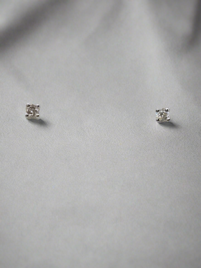 9CT WHITE GOLD 4 CLAW SET DIAMOND STUDS