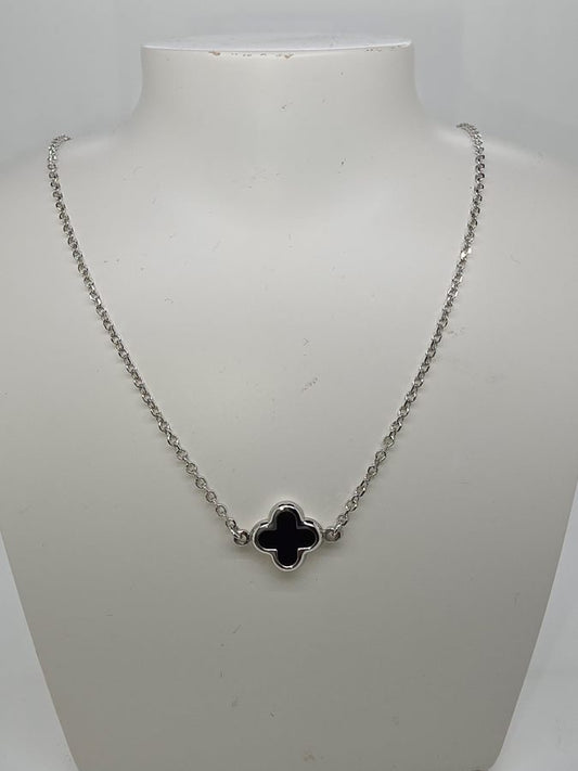 9CT WHITE GOLD IMPORTED 43CM TRACE CHAIN WITH ONYX CLOVER NECKLACE