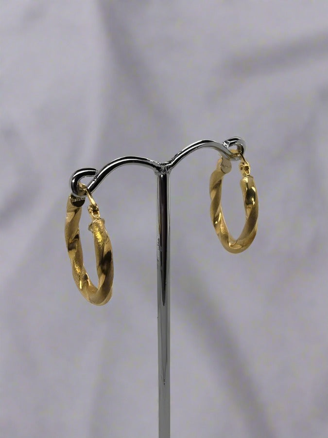 18CT YELLOW GOLD IMPORTED POLISHED AND MAT OVAL HOOP EARRINGS