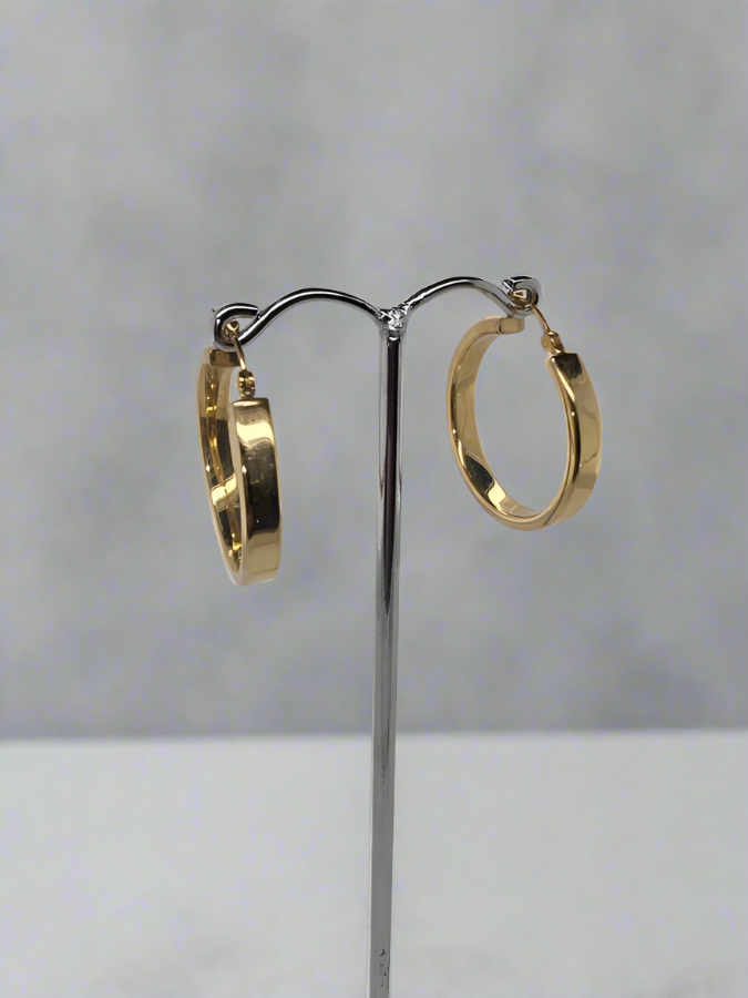 9CT YELLOW GOLD SQUARED EDGE HOOP EARRINGS.