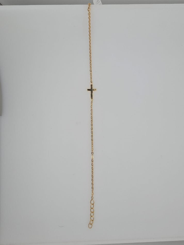 9CT YELLOW GOLD 19CM CABLE BRACELET WITH PLAIN CROSS.