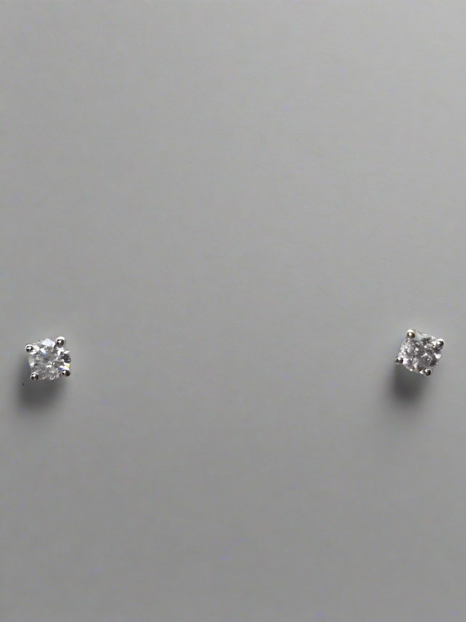 9CT WHITE GOLD 4 CLAW DIAMOND STUDS