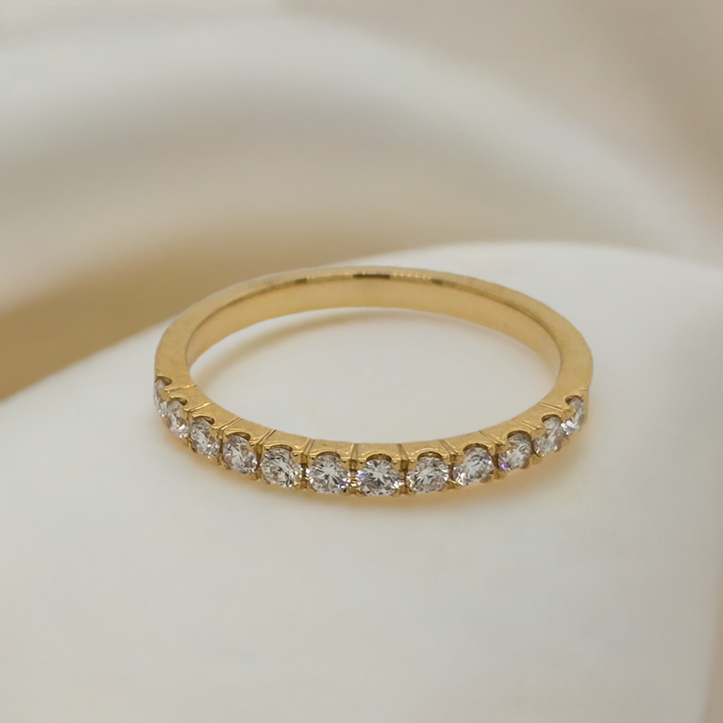 18CT YELLOW GOLD CLAW SET DIAMOND RING