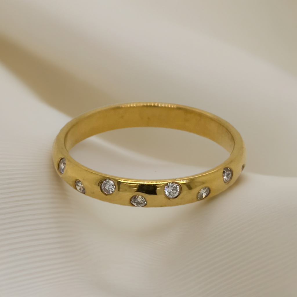 18CT YELLOW GOLD DIAMOND RING