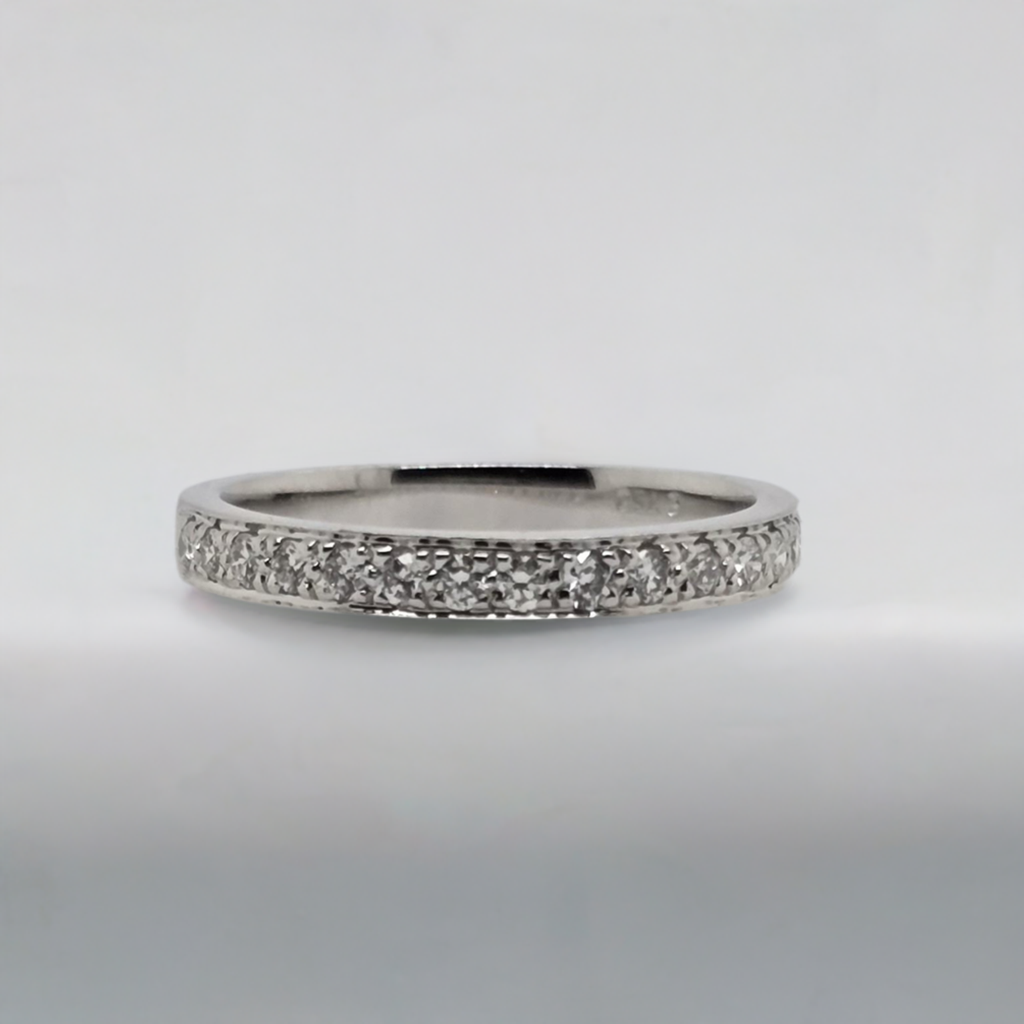 18CT WHITE GOLD GRAIN SET DIAMOND RING