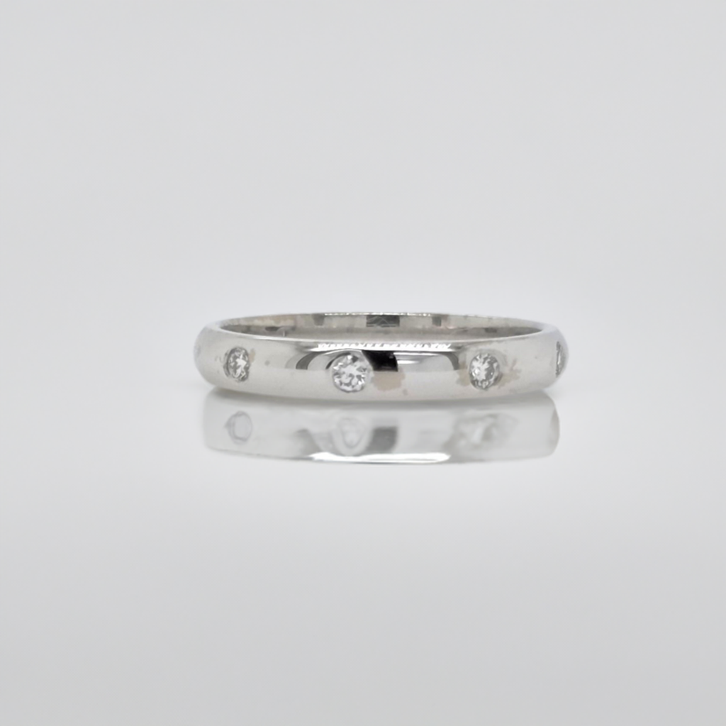 18CT WHITE GOLD DRESS RING