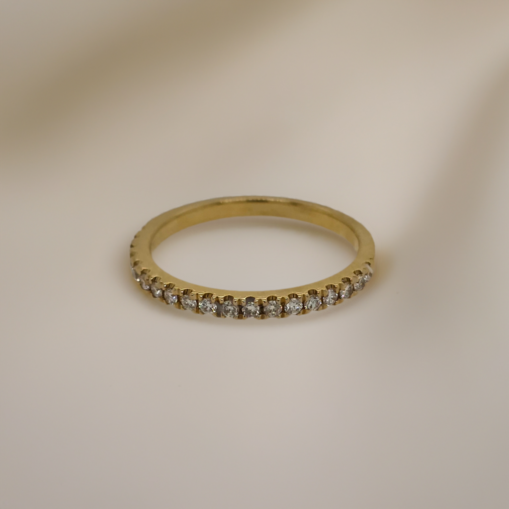 18CT YELLOW GOLD CLAW SET DIAMOND RING