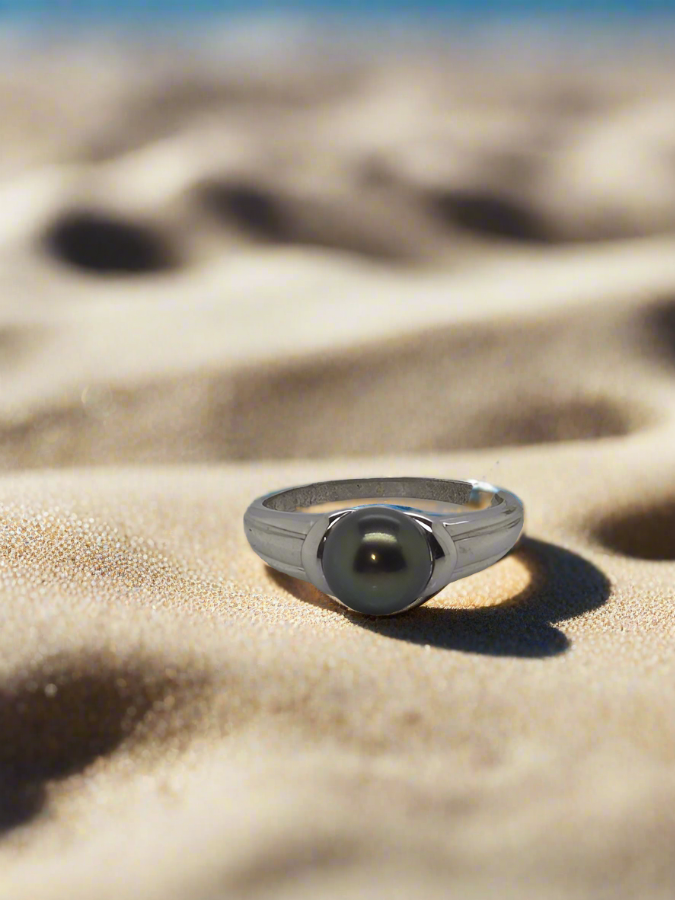 9CT WHITE GOLD BLACK FRESHWATER PEARL RING