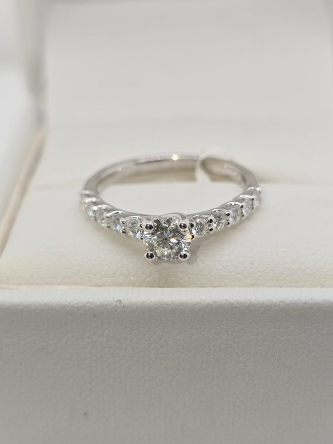 18CT WHITE GOLD DIAMOND RING