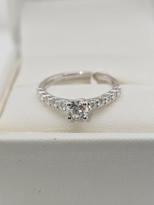 18CT WHITE GOLD DIAMOND RING