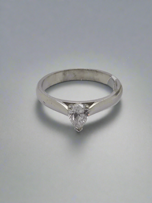 18CT WHITE GOLD DIAMOND RING