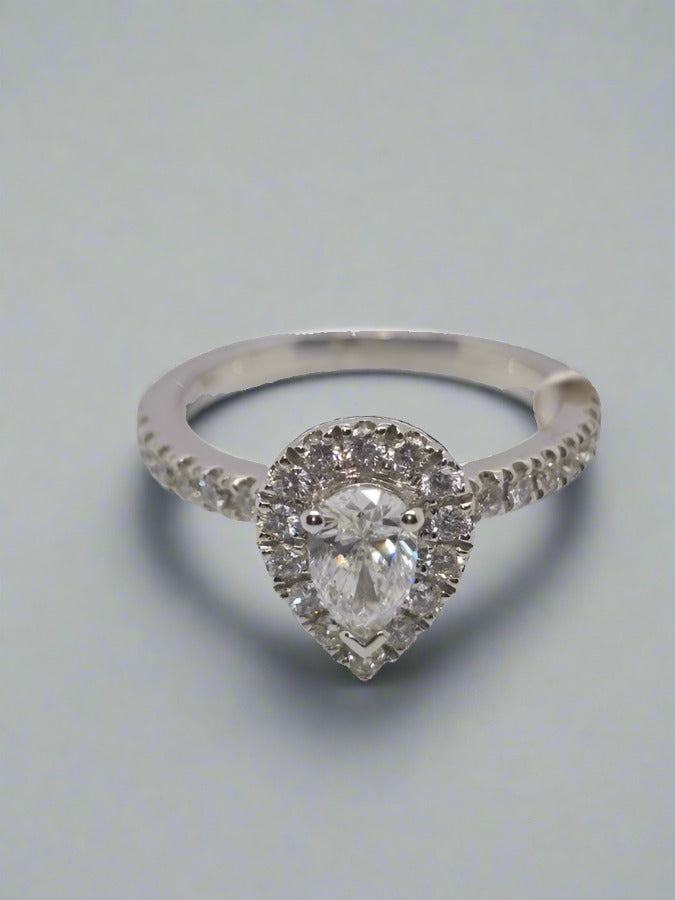 18CT WHITE GOLD DIAMOND RING